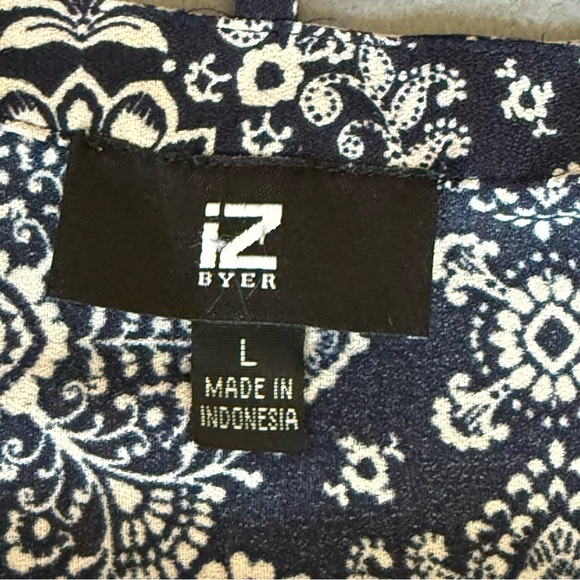 Iz Byer Navy and Cream Patterned Cold shoulder summer Blouse size L polyester - Picture 8 of 12